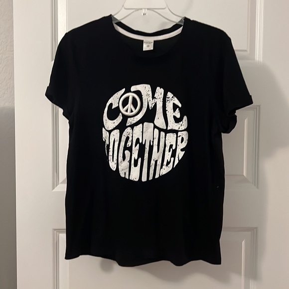 Sweet Soul top Medium Graphic Tee Black and White Peace sign - Picture 3 of 12